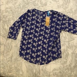 never worn blue and white flower blouse