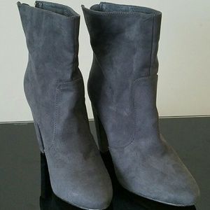 Never worn, women's great booties