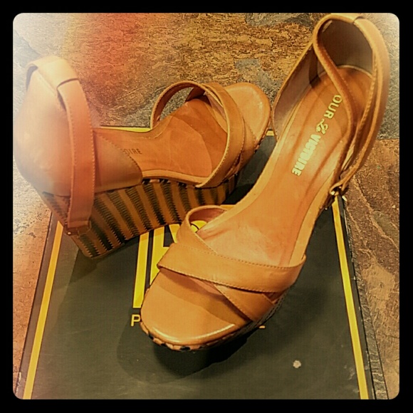 Pour LA Victories Bonita  Saddle Brown Wedges