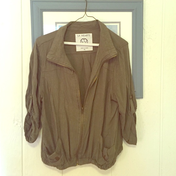 Short sleeve- zip up