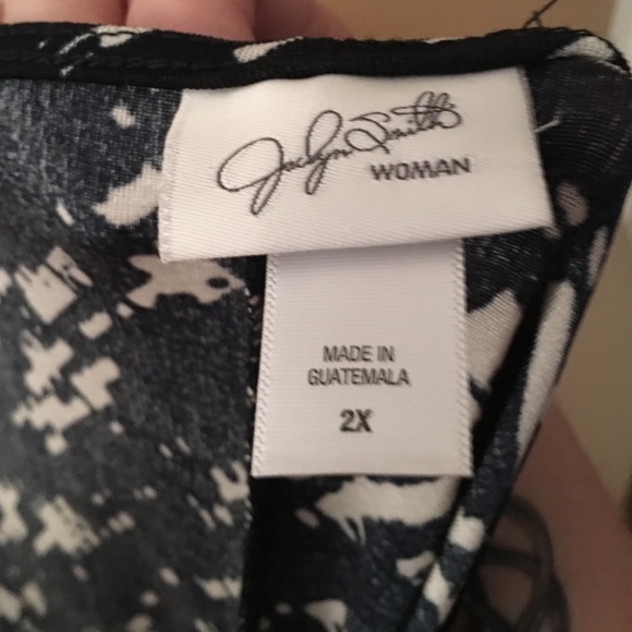 ⚡️FLASH SALE⚡️cute plus size blacks & white top - Picture 3 of 4