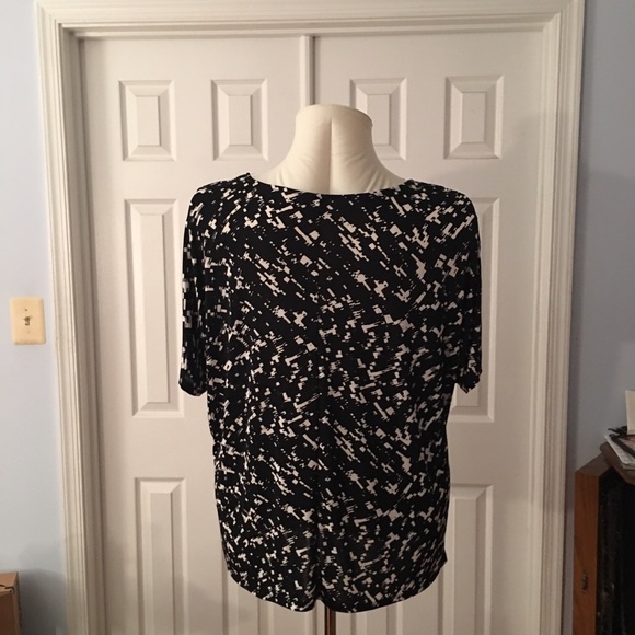 ⚡️FLASH SALE⚡️cute plus size blacks & white top - Picture 4 of 4