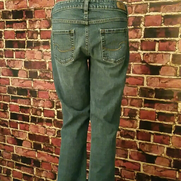 BOGO 50% Off Levi's Low Rise Bootcut - Picture 2 of 4