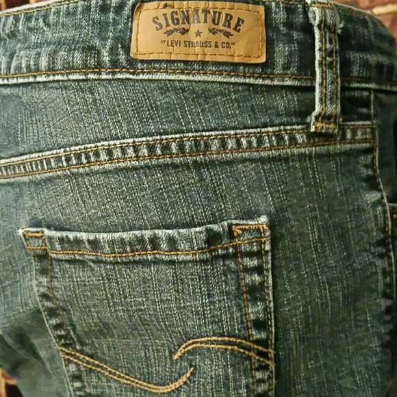 BOGO 50% Off Levi's Low Rise Bootcut - Picture 3 of 4