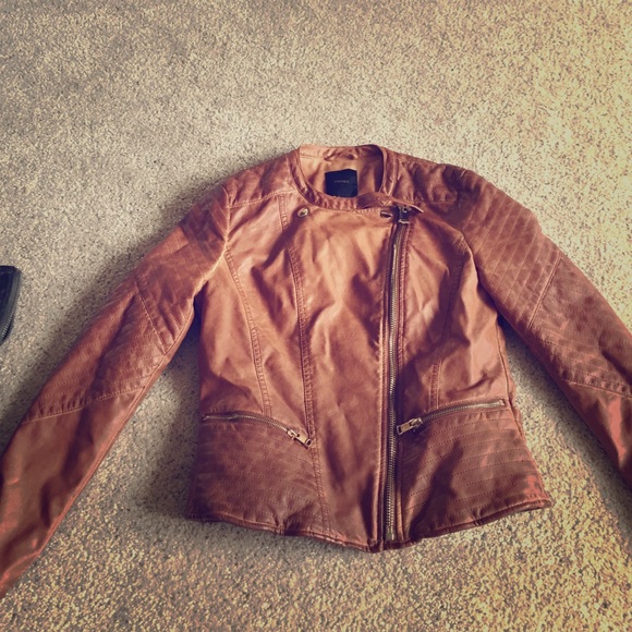 LAST CHANCE!! Warm, quality cognac moto jacket!