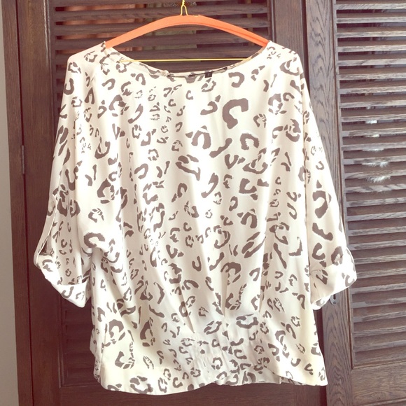 BCBG MAXAZRIA- White snow Leopard print blouse