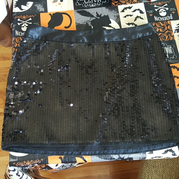 Express sequins skirt