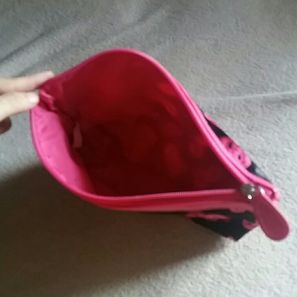 Lips cosmetic bag - Picture 2 of 3