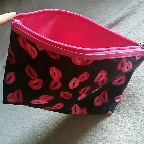 Lips cosmetic bag - Picture 3 of 3