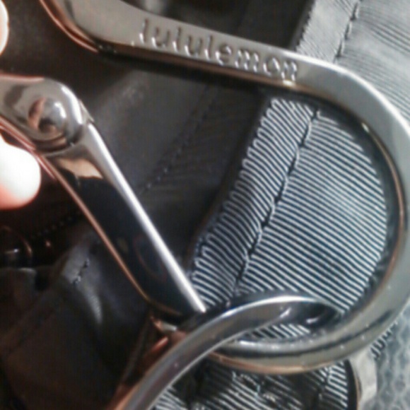 Authentic LuluLemon Triumphant Tote Bag - Picture 2 of 4