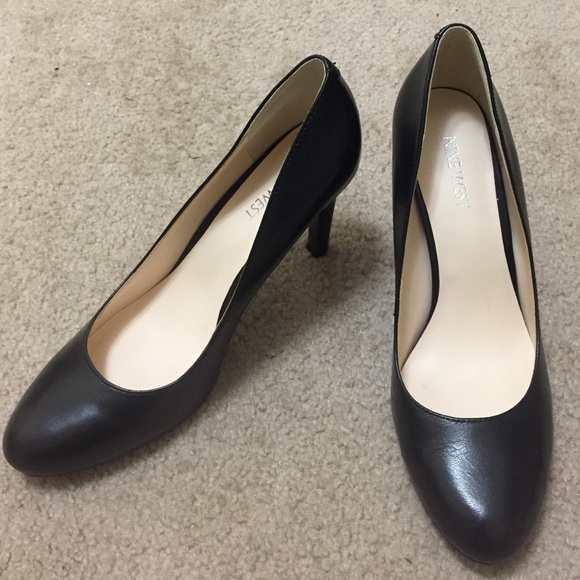 Nine West black leather pumps 8.5M