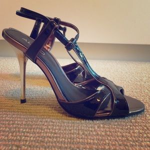 Aldo Black Patent Leather T-Strap Heels 6.5