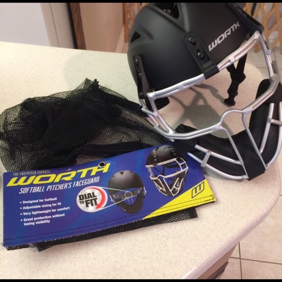 Worth softball pitchers face guard helmet🎾