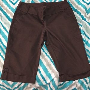 MI IT stretch: Brown Bermudas