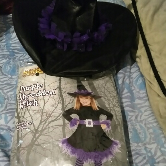Purple witch - Picture 2 of 2