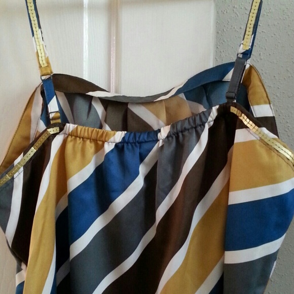 Sleeveless Blouse Limited Edition - Picture 3 of 4