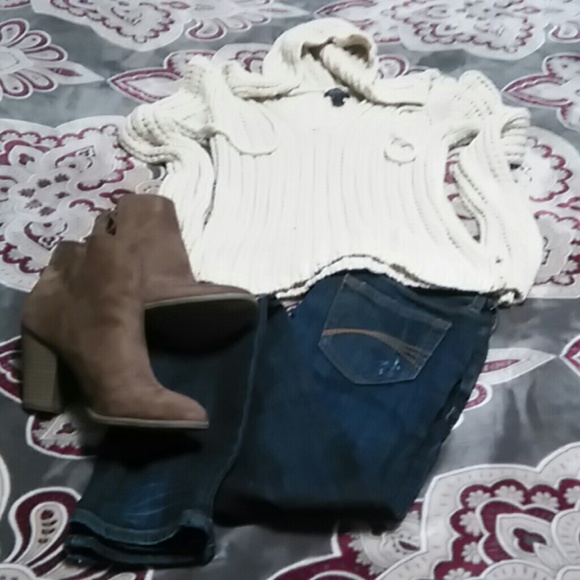 American Eagle Hooded Sweater