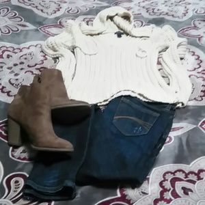 American Eagle Hooded Sweater