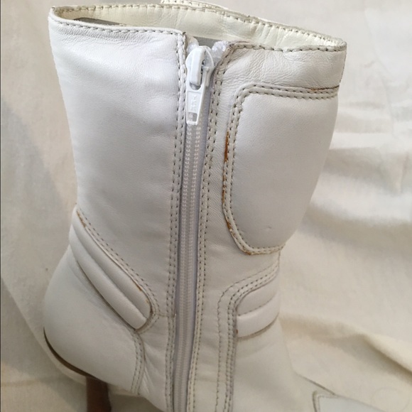 ALDO White Leather Ankle Boots - Like New - Picture 4 of 4