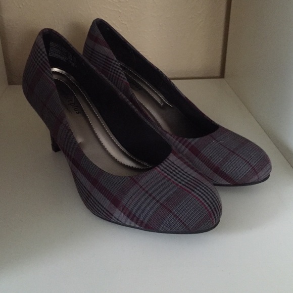 Comfort plus grey plaid heels
