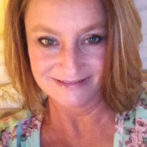 Meet your Posher, Larissa