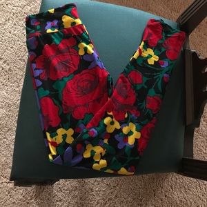 *NWT* LulaRoe OS Floral leggings
