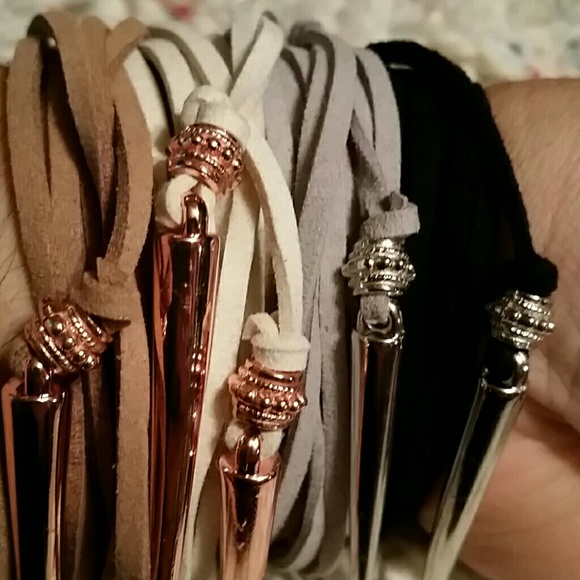 Long Vegan Leather Wrap Choker w Spikes - Picture 3 of 4