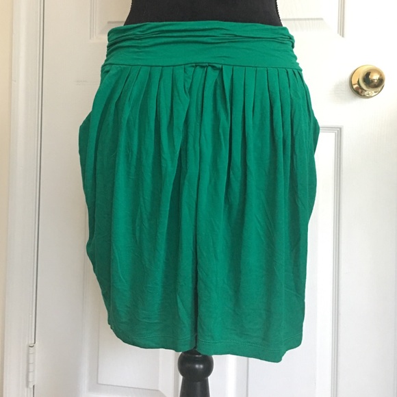 Bcbgmaxazria green skirt size M