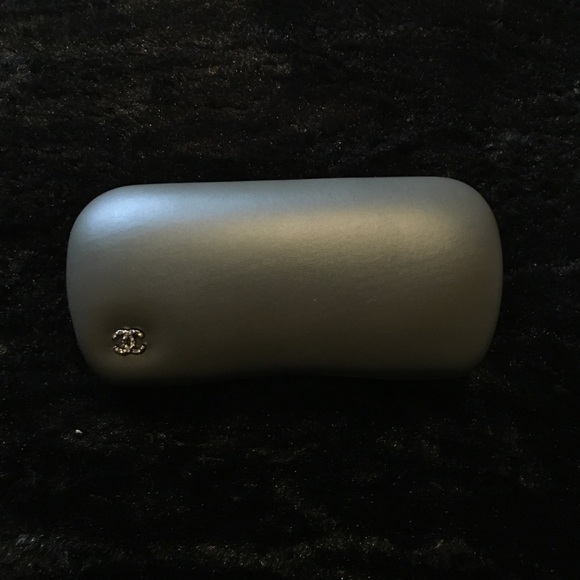 Chanel - Picture 3 of 3