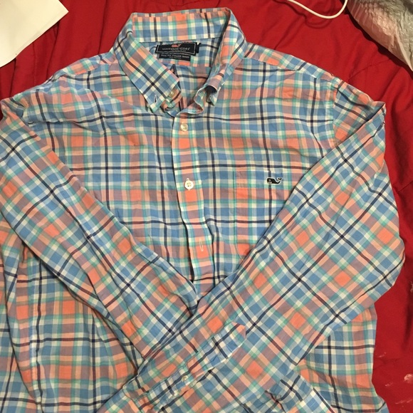 Vineyard vines button down shirt