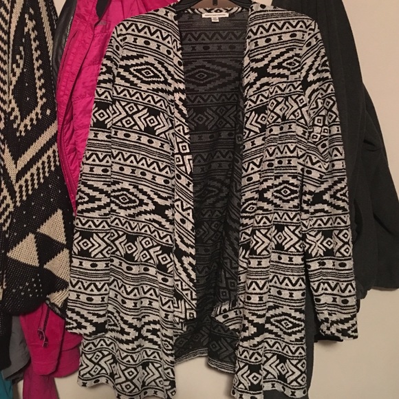 AE black and white Aztec print sweater - Picture 1 of 1