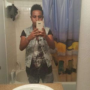 Meet your Posher, Addis