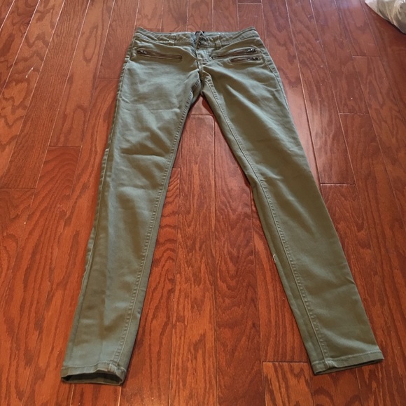 Buckle jeans