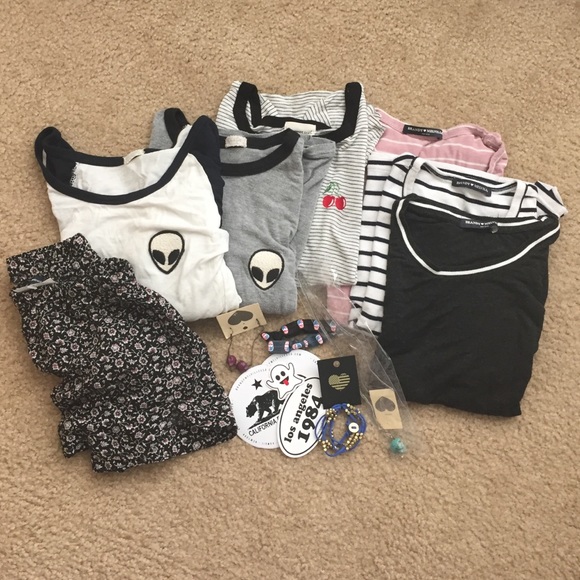 Brandy Melville bundle! - Picture 1 of 4