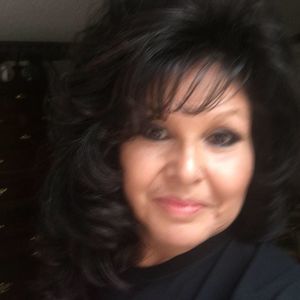 Meet your Posher, Lorie