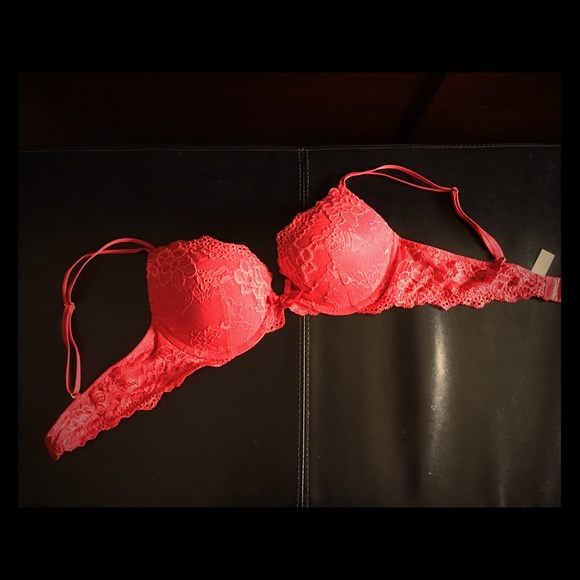Victoria's Secret -Very Sexy Red Lace Push Up Bra