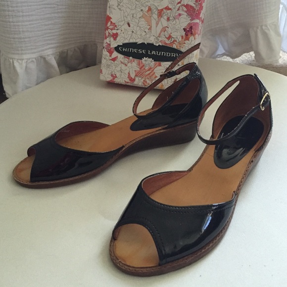Chinese Laundry Sandals - Picture 1 of 6