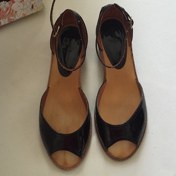 Chinese Laundry Sandals - Picture 2 of 6