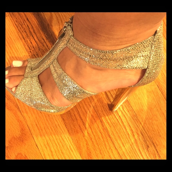 MICHAEL KORS SILVER T STRAP HEEL