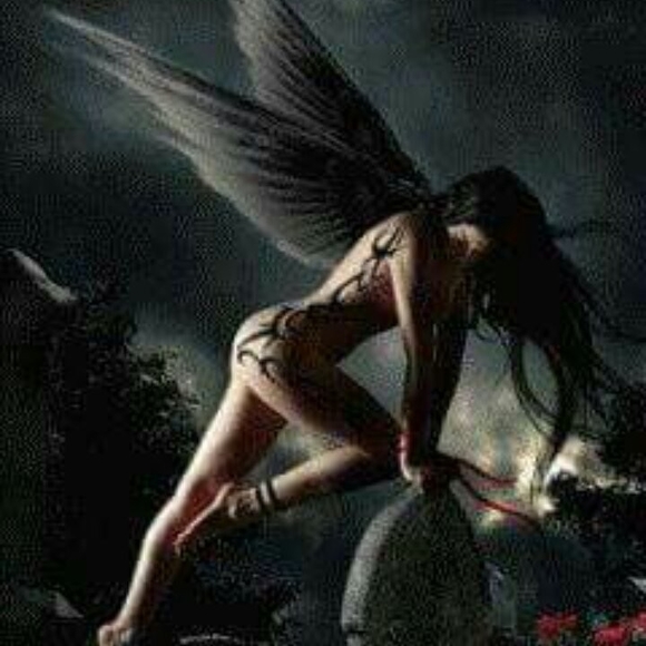 Meet your Posher, Genevieve - Picture 2 of 4