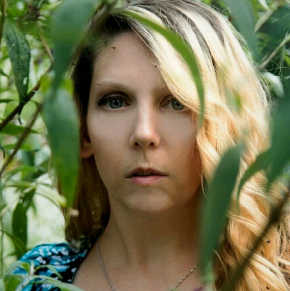 Meet your Posher, Genevieve - Picture 3 of 4