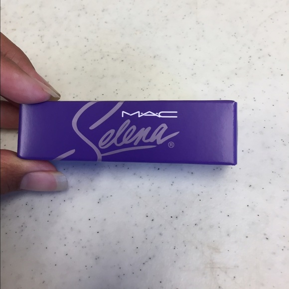 Brand New In Box Mac Selena Como la Flor Lipstick