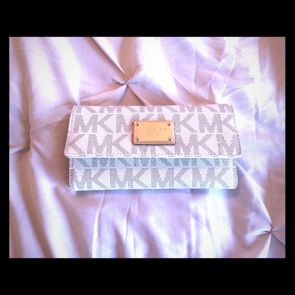 Michael Kor wallet