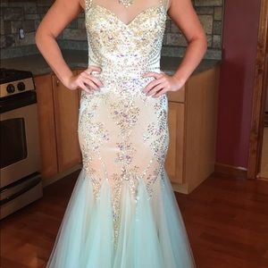Prom dress by Fabuluxe size large. Fits like 8/10