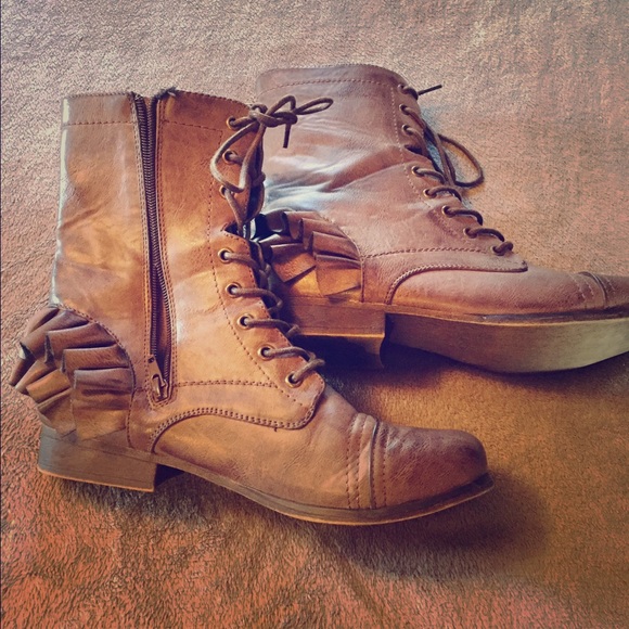 Betseyville boots with ruffled heel