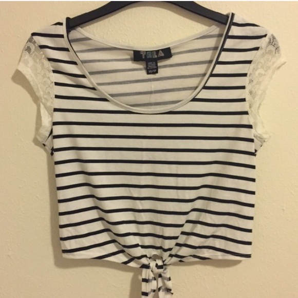Urban outfitters Pretty crop top