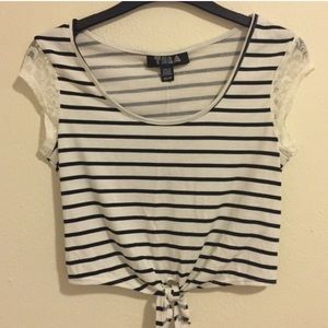 Urban outfitters Pretty crop top