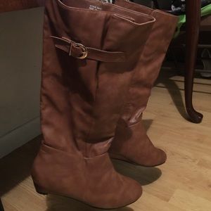 Women brown boots