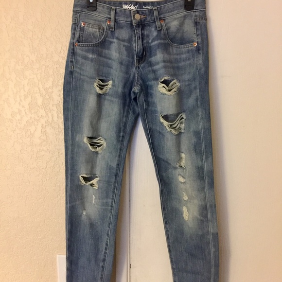 Distressed Boyfriend Skinny Jeans