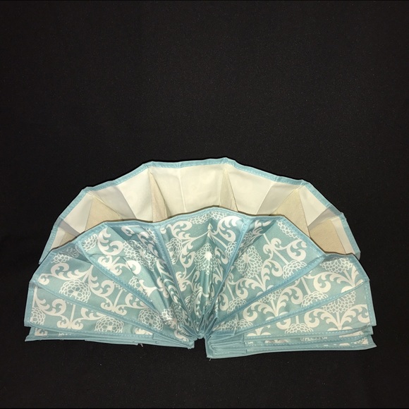 Closet hanging shoe organizer